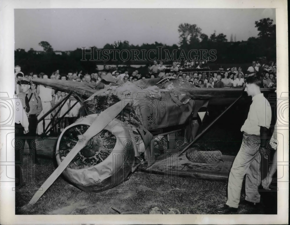 1945 Press Photo Five Passenger Plane Wreckage - Historic Images