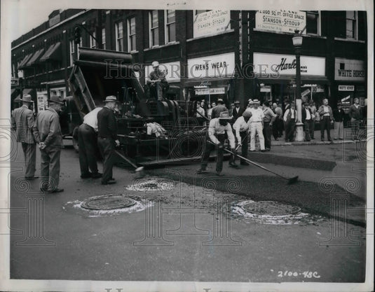 1948 Press Photo Thorpe Construction Company Rubber Powder for Waterproofing - Historic Images