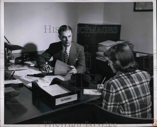 1952 Press Photo F.B.I. Agent Must Collect Evidence - nea31912 - Historic Images