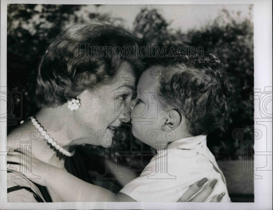 1955 Press Photo Singer Jo Stafford & son Tim-Historic Images