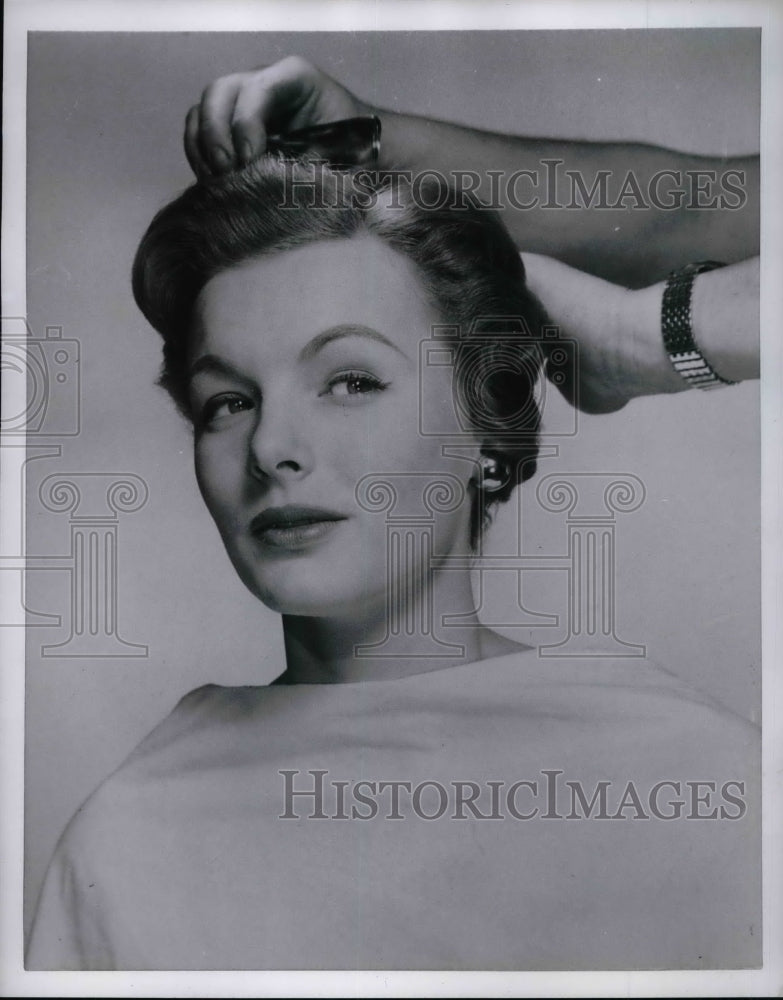 1955 Press Photo Model Shows Combination Permanent Wave, Shampoo, Conditioner - Historic Images