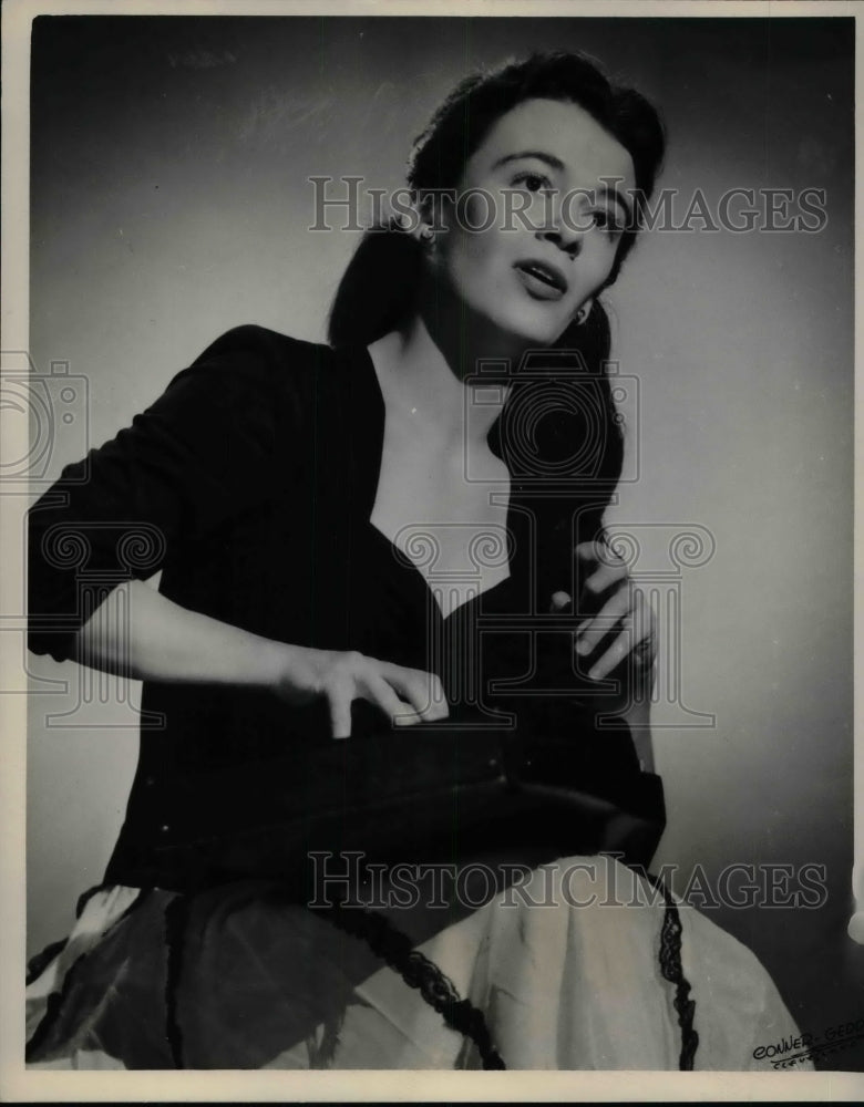 1948 Press Photo Actress, model Romina in fancy dress - Historic Images
