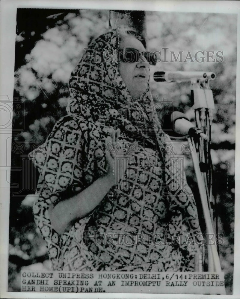 1975 Press Photo Premier Gandhi Speaks at Rally - nea32213 - Historic Images