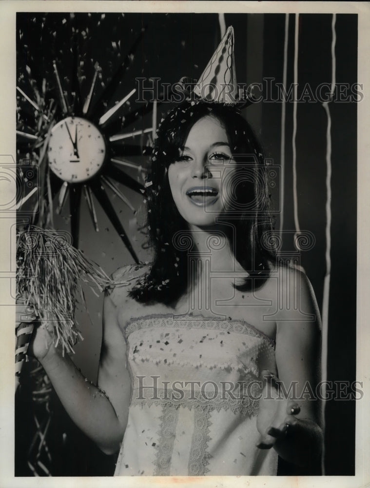 1966 Press Photo actress Roberta Grady in &quot;Dream Girl of &#39;67&quot;-Historic Images