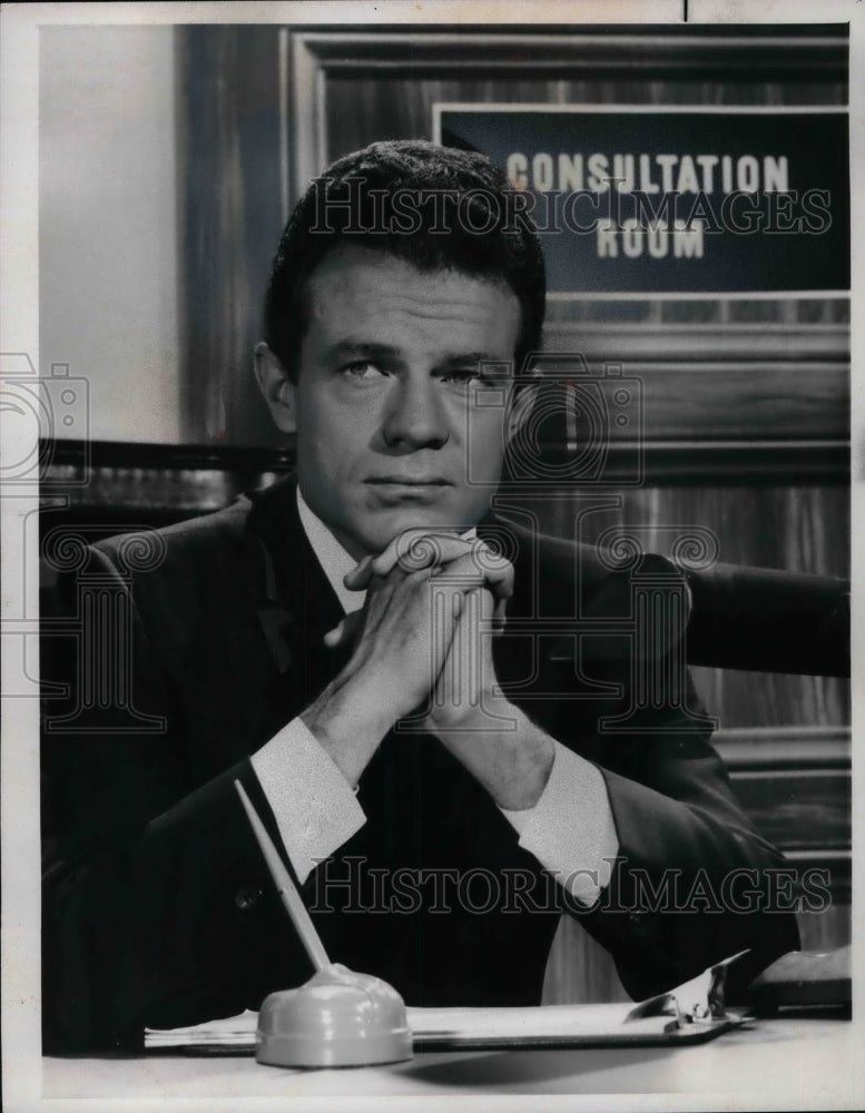 1963 Press Photo Mr Jack Ging in a consultation room - nea32272 - Historic Images