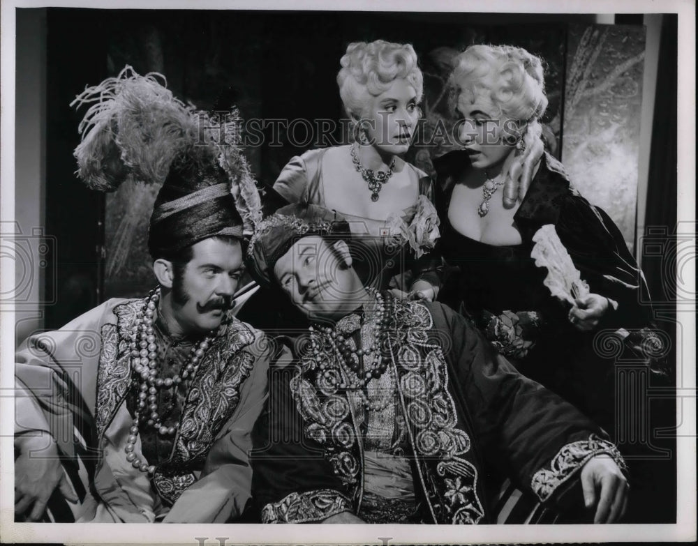 1958 Press Photo Actors Mac Morgan & John Alexander in "Cosi Fan Tutte"-Historic Images