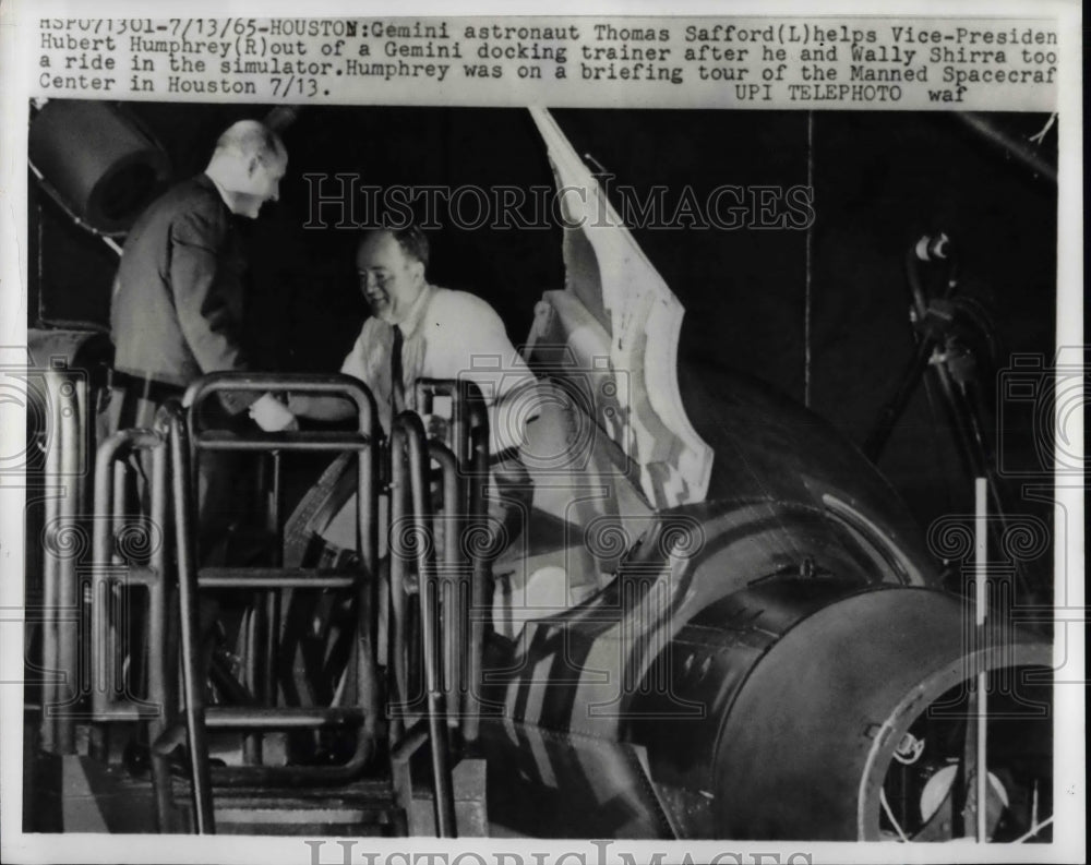 1965 Press Photo Gemini Astronaut Thomas Safford & Vice Pres. Hubert Humphrey-Historic Images