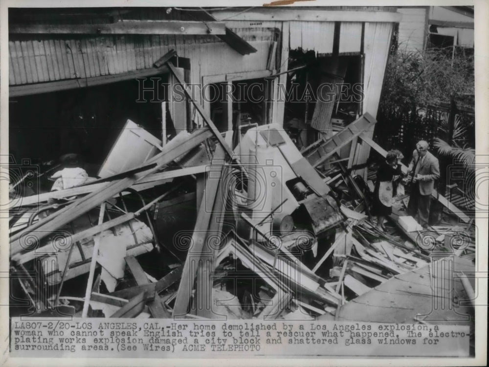 1947 Press Photo Explosions Destroys Los Angeles Home - nea32641 - Historic Images