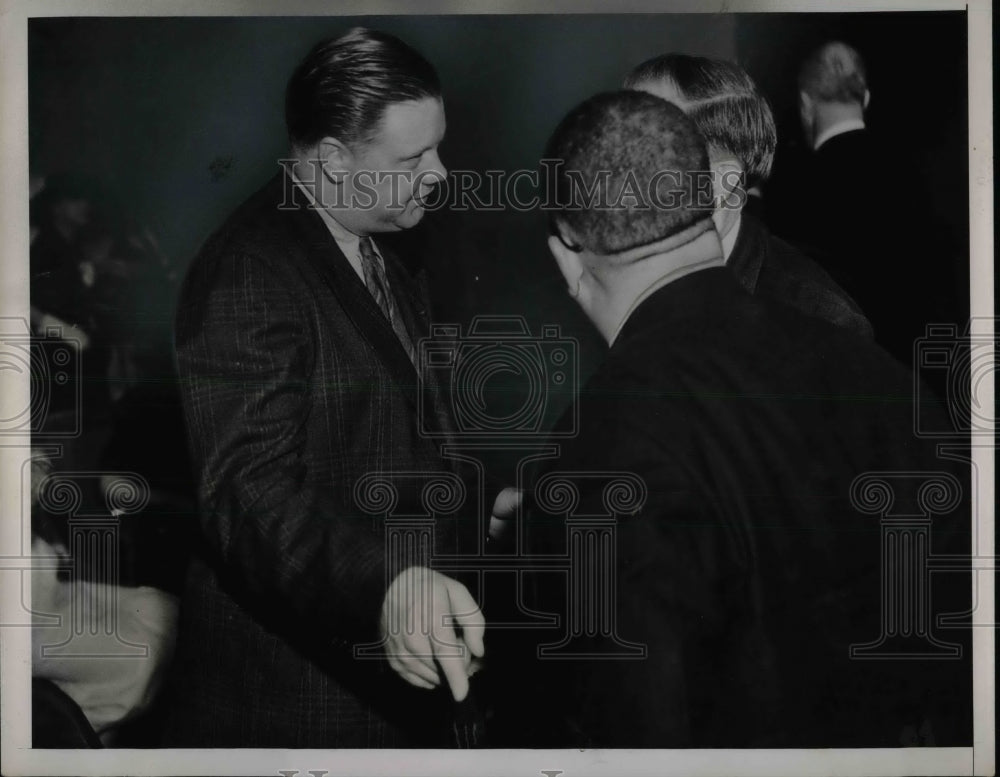 1937 Press Photo John Wuest Hunt &amp; atty Hugh MacBeth for Mann Act violation - Historic Images