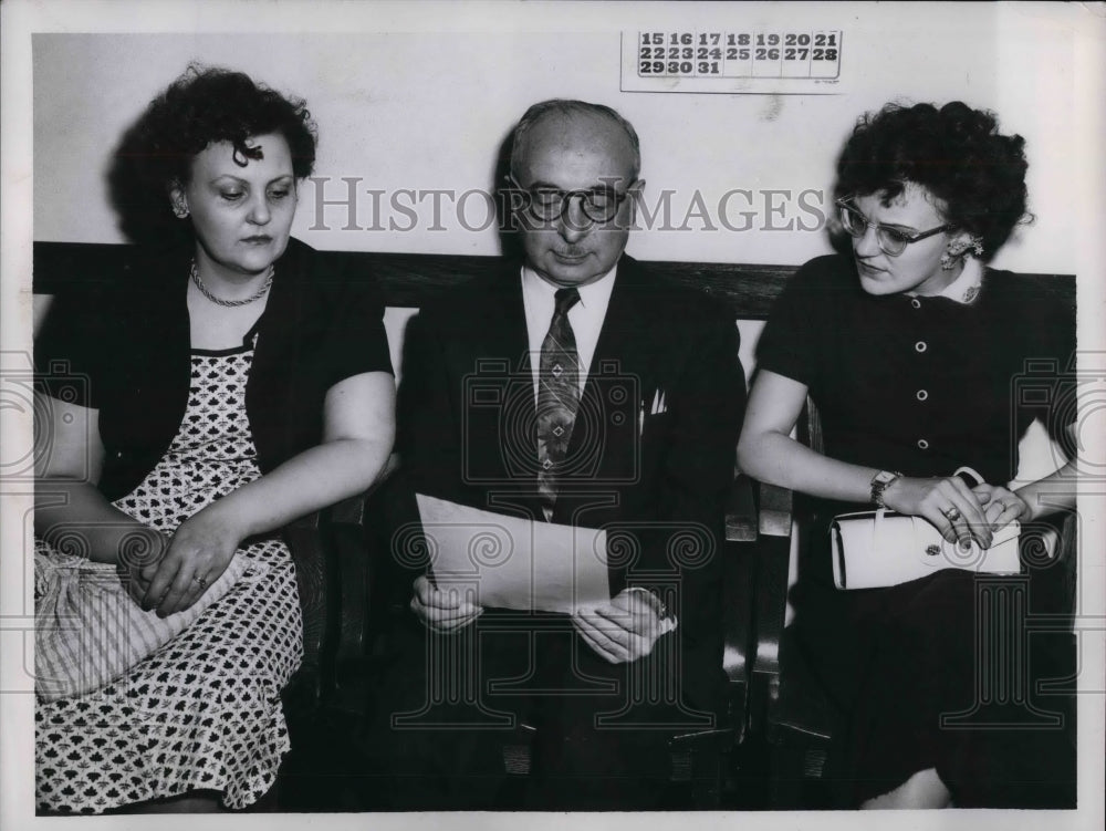 1956 Press Photo Mary Ferry, prosecutor Saul Danaceau, Mary Caroline Kelly-Historic Images
