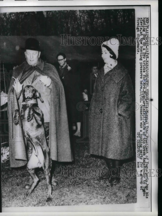 1960 Press Photo President of Yugoslavia President Tito Shows Off Hunting Dog - Historic Images