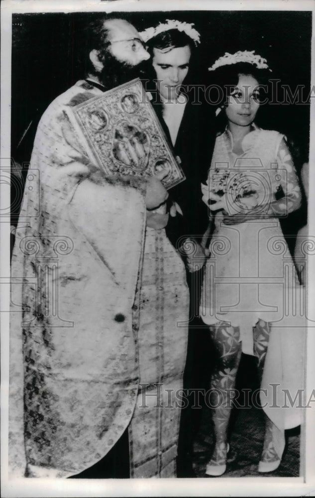 1969 Nicholas Vorantis Matina Verouchi Wedding ceremony hippy style - Historic Images