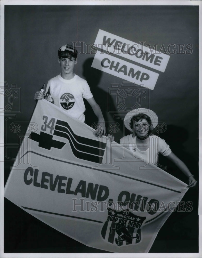 Press Photo Welcome Champ Cleveland Ohio Soap Box Derby - nea32995 - Historic Images