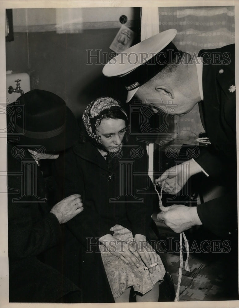 1943 Press Photo Major Edgar Hartman &amp; Maril Thiel - nea33082 - Historic Images
