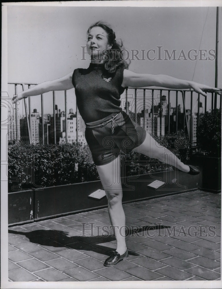 1952 Ballerina Dancer Irene Hawthorne - Historic Images