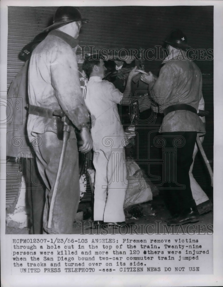 1956 Press Photo Firemen Remove Victims from Train Accident - Historic Images