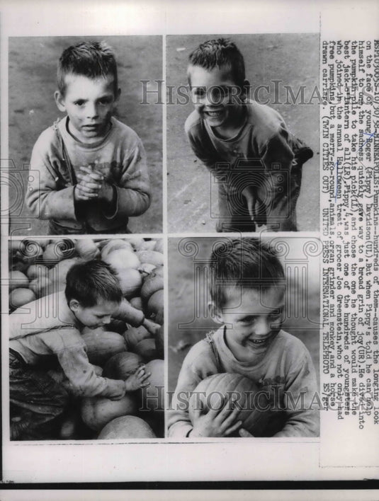 1958 Press Photo Roger Pippy Davidson Trying to Pick Pumpkin - nea33230-Historic Images