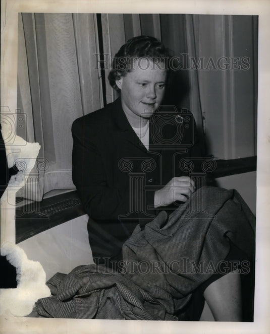 1953 Patty Bang Ace Women's Golfer  - Historic Images