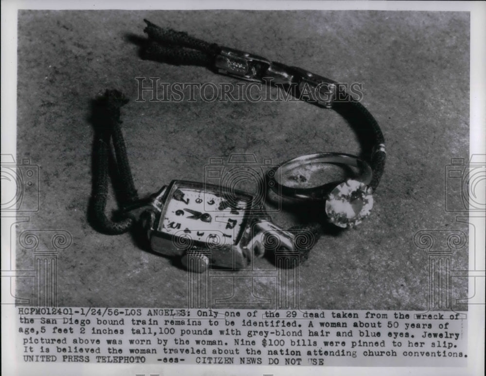 1956 Press Photo jewelry from unidentified train wreck victim in Los Angeles - Historic Images