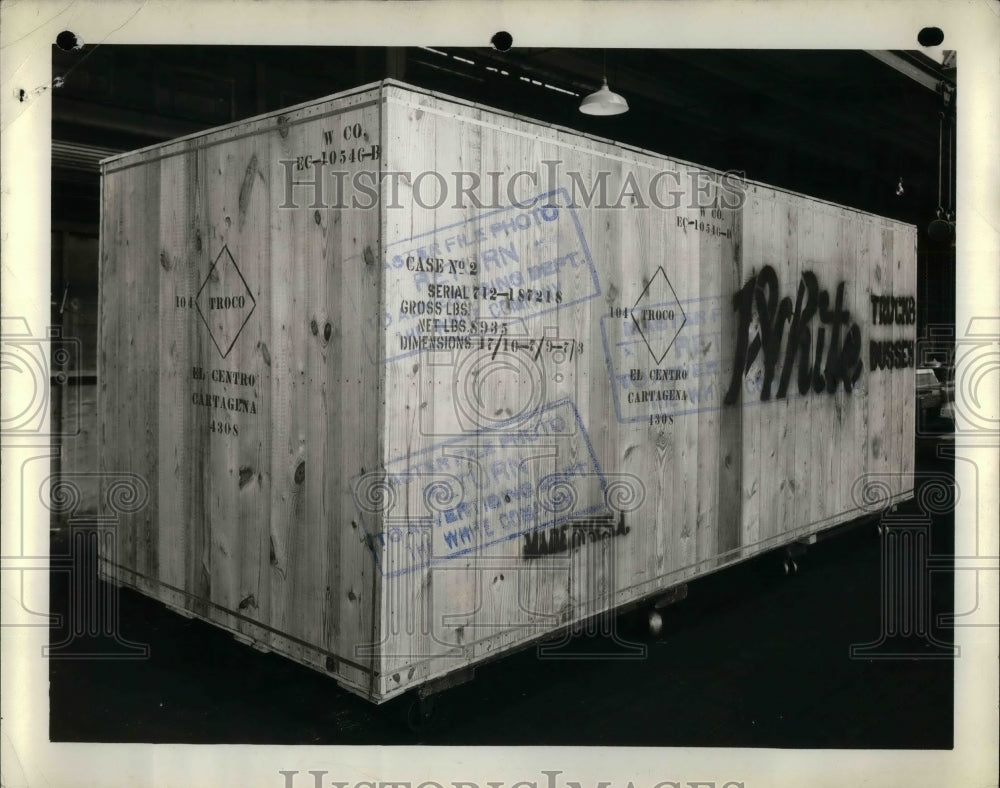 1935 Press Photo Crate Part Of Export Shipment Waiting To Be Loaded On Truck-Historic Images