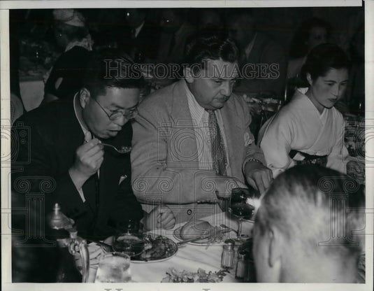 1939 Mr & Mrs Siniti Isissi & actor Jean Hersholt - Historic Images