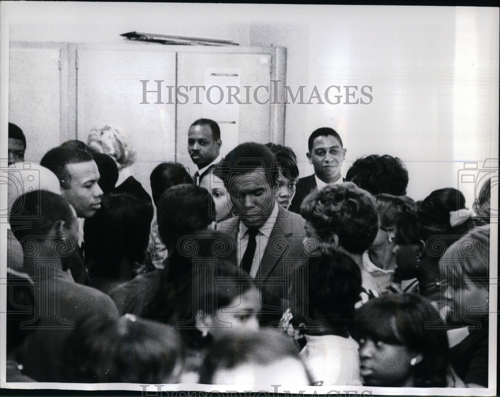 1968 Actor Robert Hooks at alma mater W Philly HS - Historic Images
