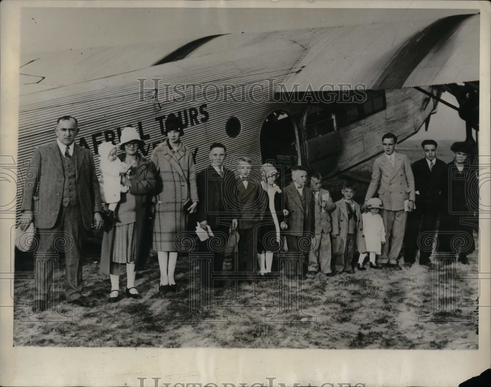 1927 Mr & Mrs Fred Hicks and family & chartered transpot plane - Historic Images