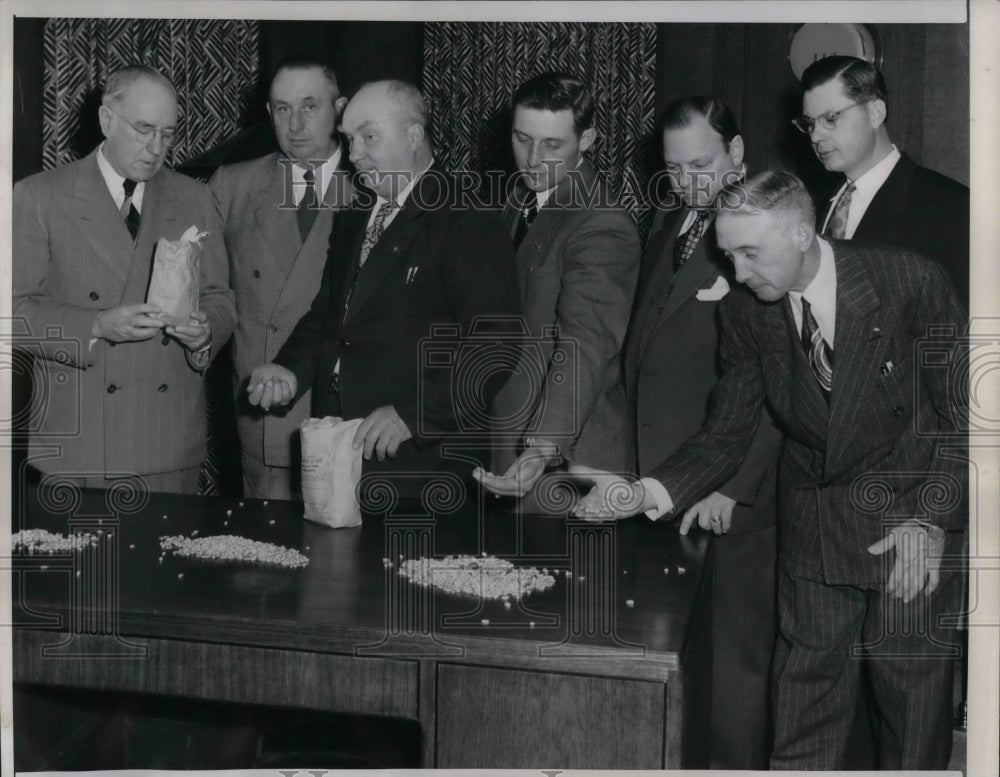 1951 Press Photo Board of Trade officers Executive Vice Preisdent J.C. McClintoc - Historic Images