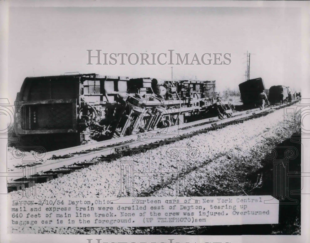 1954 NY Central Train wreckage in Dayton, Ohio - Historic Images