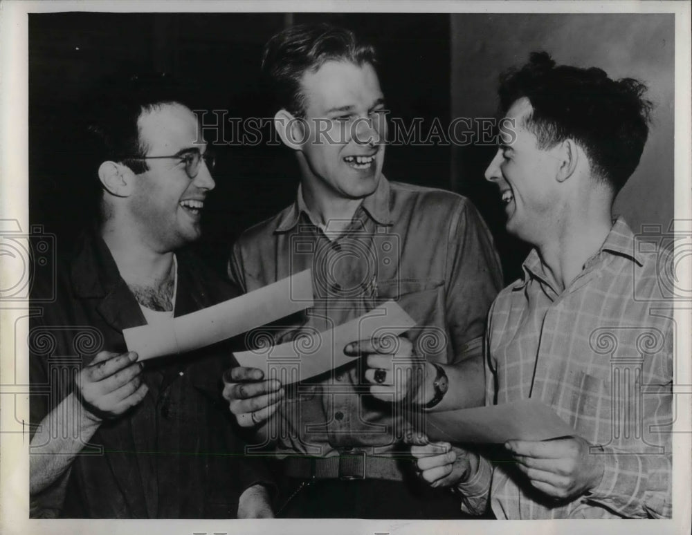 1947 Press Photo Joe Fiordalisi,Dan Nixon, Joe Mackley in a play - Historic Images