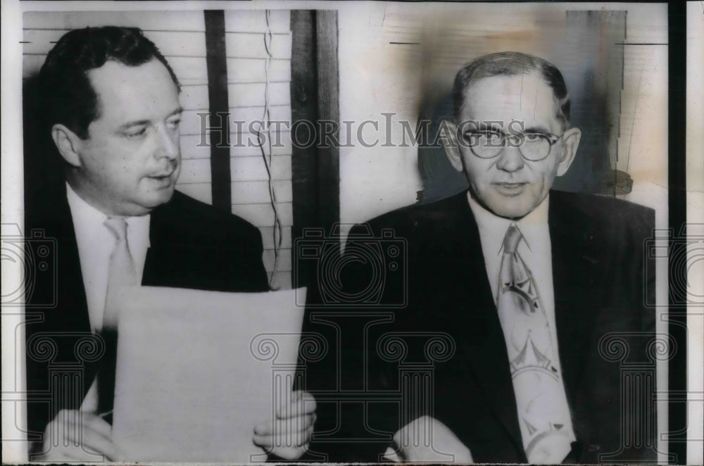 1956 Press Photo Roy Eaton Talks With States Atty Bernard Moran After Release - Historic Images