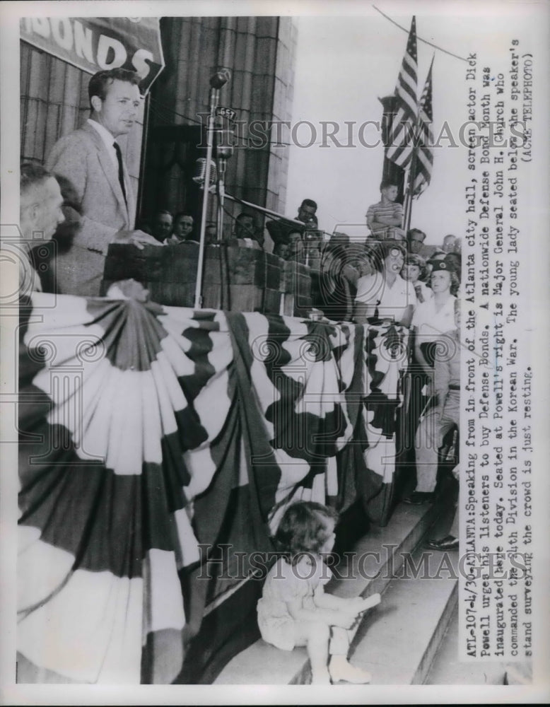 1951 Press Photo Actor Dick Powell Speaking In Atlanta City Hall - Historic Images
