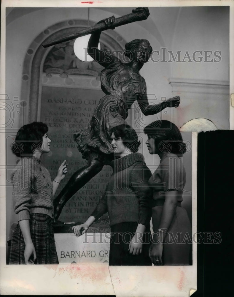 1961 Press Photo Ms King, Ms. Mullen and Ms Williams at Chagrin Falls - Historic Images