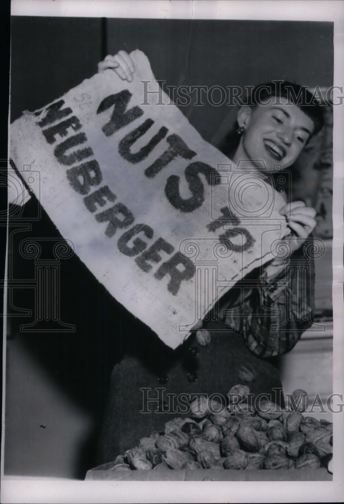 1955 Press Photo Miss Ruth Switzer Senator Richard L. Neuberger Secretary - Historic Images