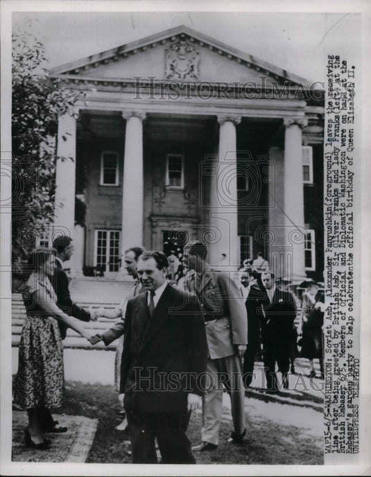 1968 Press Photo British Amb Sir Oliver Franks & Lady Franks - nea34119 - Historic Images