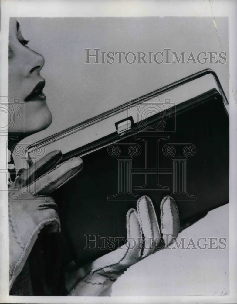 1951 Press Photo Easter Purse - nea34135 - Historic Images