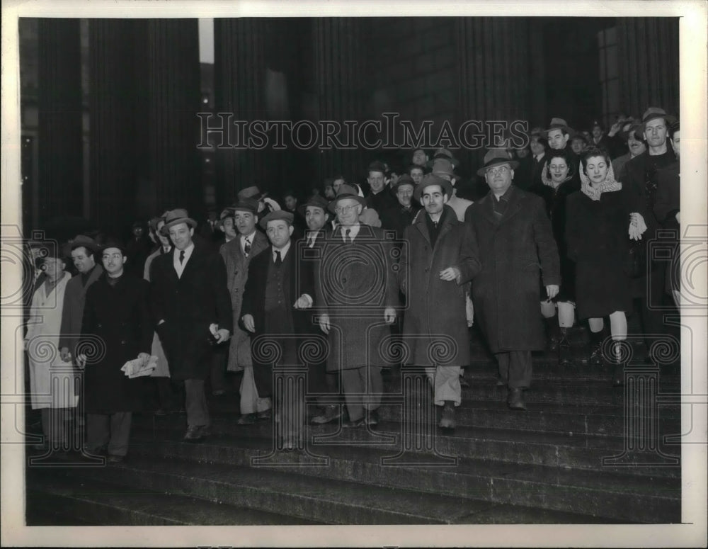 1946 Press Photo Striking Western Union Employees leaving Supreme Court Building - Historic Images