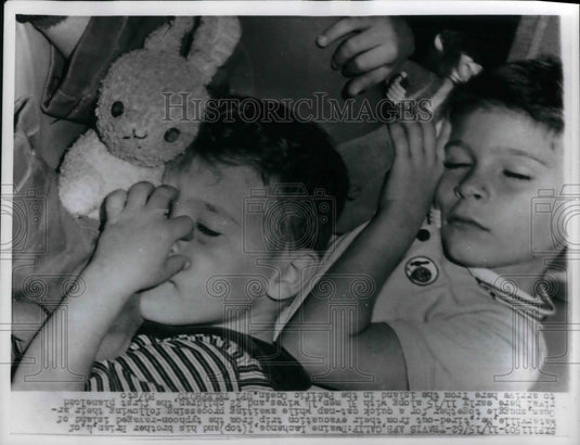 1962 Press Photo Brothers Dwaine & Brian Evacuees of Typhoon - Historic Images