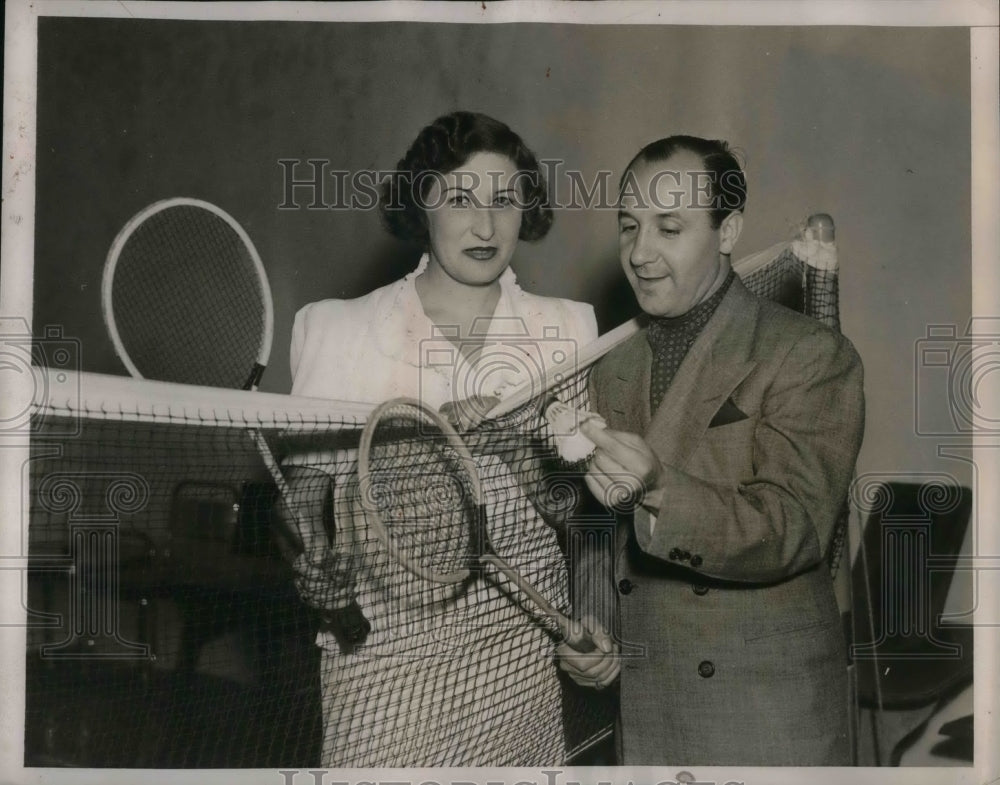 1938 Press Photo Mr &amp; Mrs Val Ernie Play Badminton - Historic Images