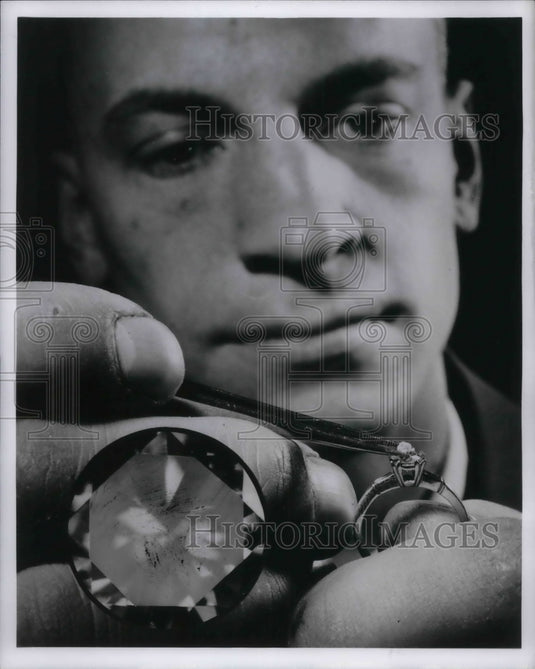 1957 Press Photo Dr Robert Wentorf at GE Research Lab Borazon - nea34488 - Historic Images