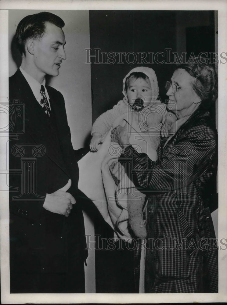 1947 Press Photo Curtis Vincent, Van Melvyn Vincent, Mrs. C. Vincent - nea34542 - Historic Images
