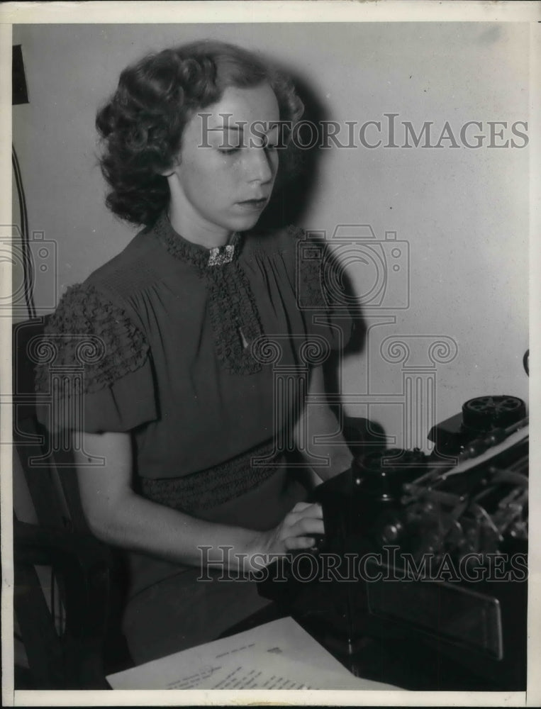 1937 Press Photo Pamela Harris working on screen adaptation of her story - Historic Images