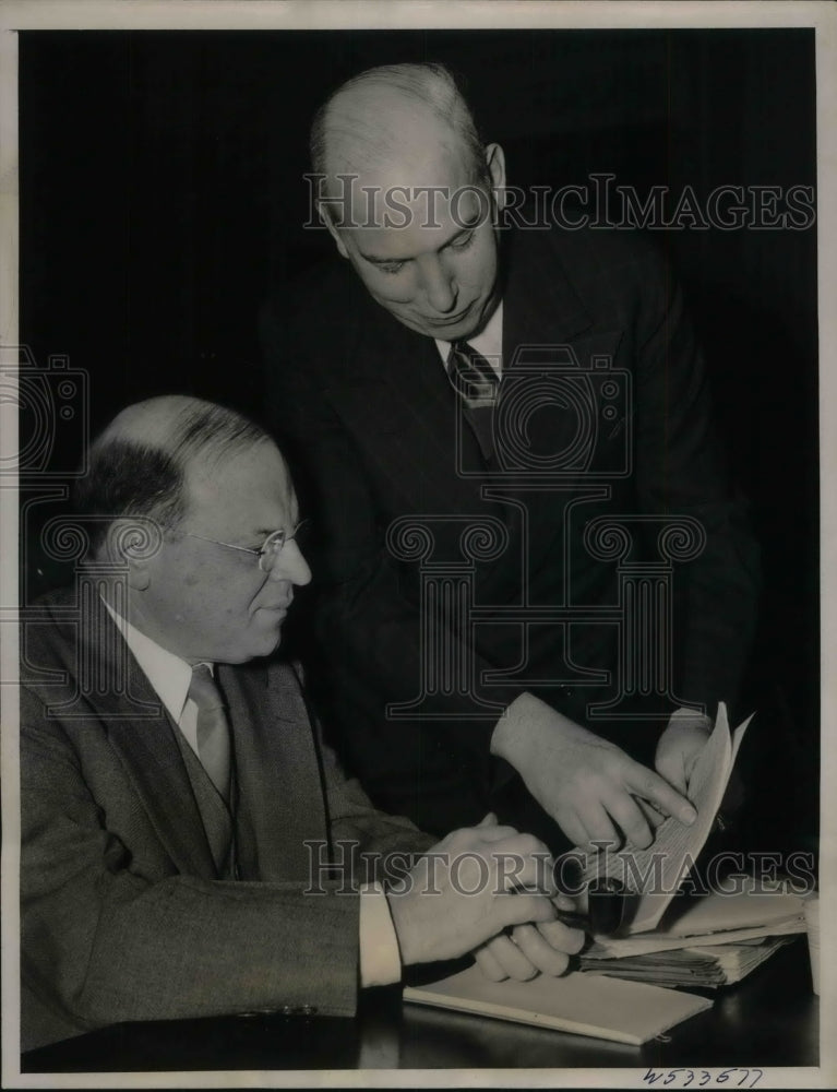 1939 Press Photo Dr William Leiserson of NLRB & Edmund Toland - nea34651 - Historic Images