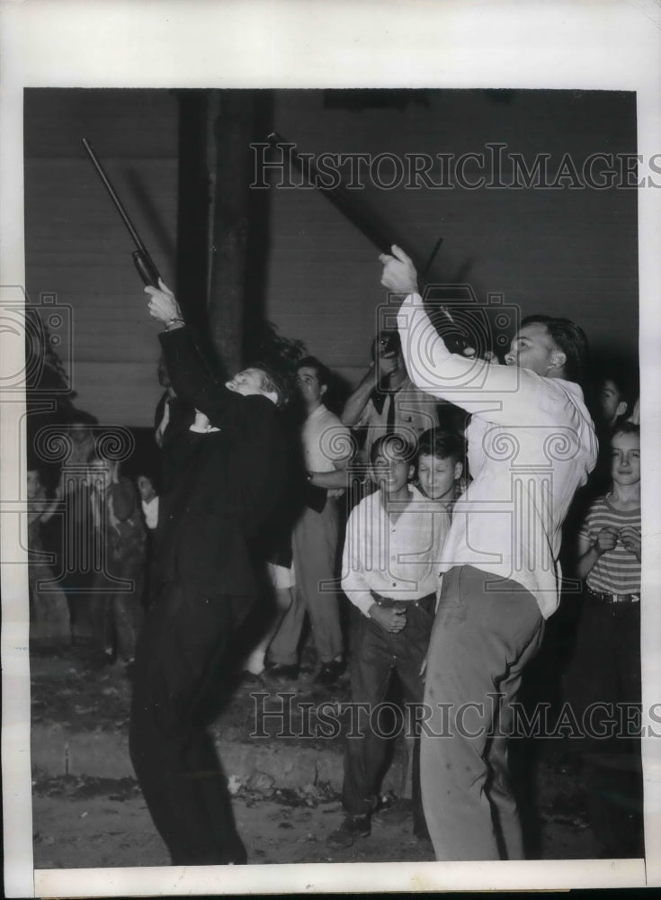 1946 Press Photo Dean Hadley &amp; Fred Taylor with shotguns at Civic shootout in NY - Historic Images