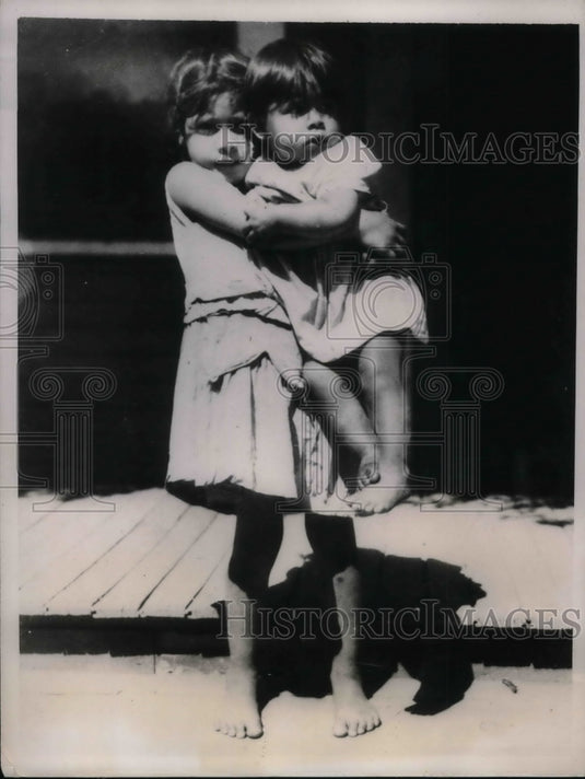 1935 Press Photo Josephine Veloz and sister saved sister - nea34743 - Historic Images