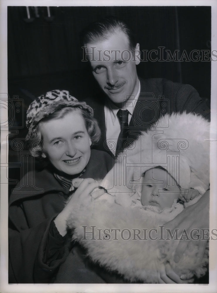 1950 Alfred Dennis with his wife and baby son in Oslo for the US - Historic Images