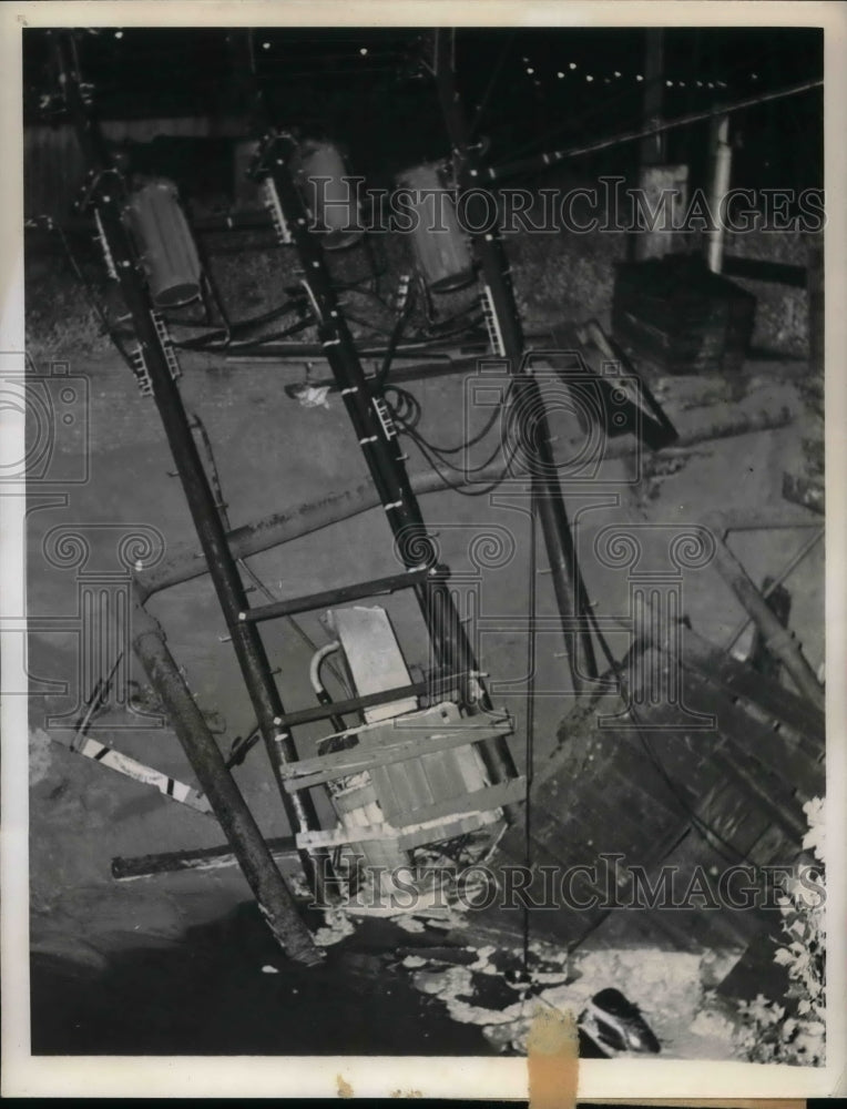 1941 Press Photo Brooklyn Residents Evacuated Subway Explosion - nea34890 - Historic Images