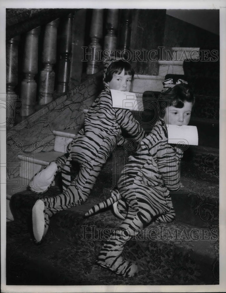 1960 Lindsey Bellamy &amp; Julia Connell in cat suits  - Historic Images