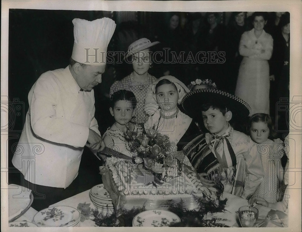 1936 Press Photo Chef Haringer &amp; diplomats kids at Xmas party - Historic Images