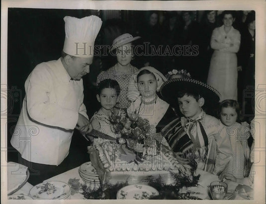 1936 Press Photo Chef Haringer & diplomats kids at Xmas party - Historic Images
